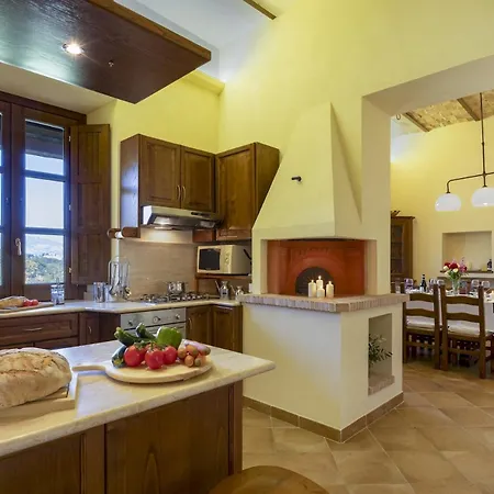 Villa Cusano 18, Emma Abbateggio