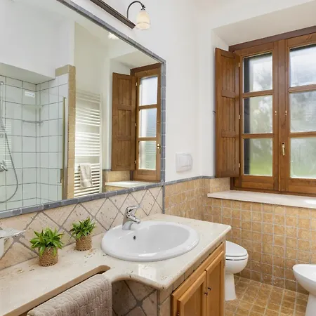 Cusano 18, Emma Villa