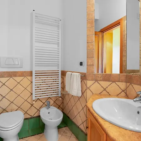 Cusano 18, Emma Villa