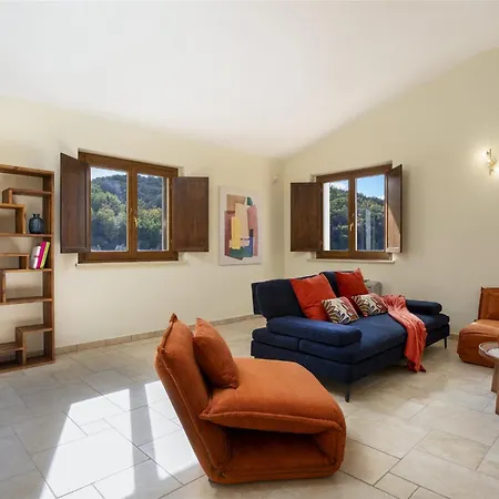 Cusano 18, Emma Villa