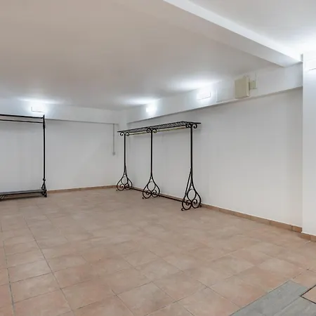 Cusano 18, Emma Villa *