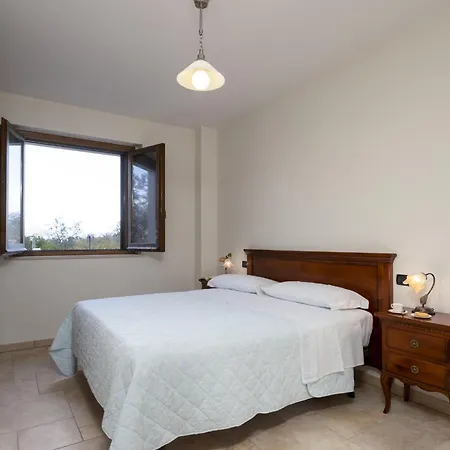 Villa Cusano 18, Emma