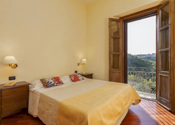 Villa Cusano 18, Emma