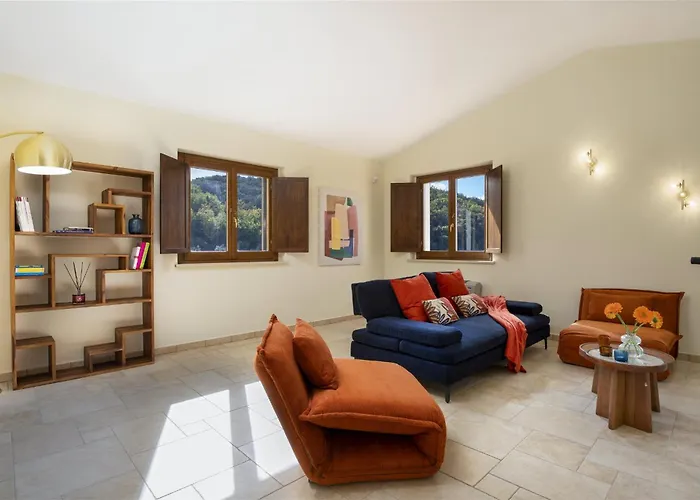 Cusano 18, Emma ヴィラ