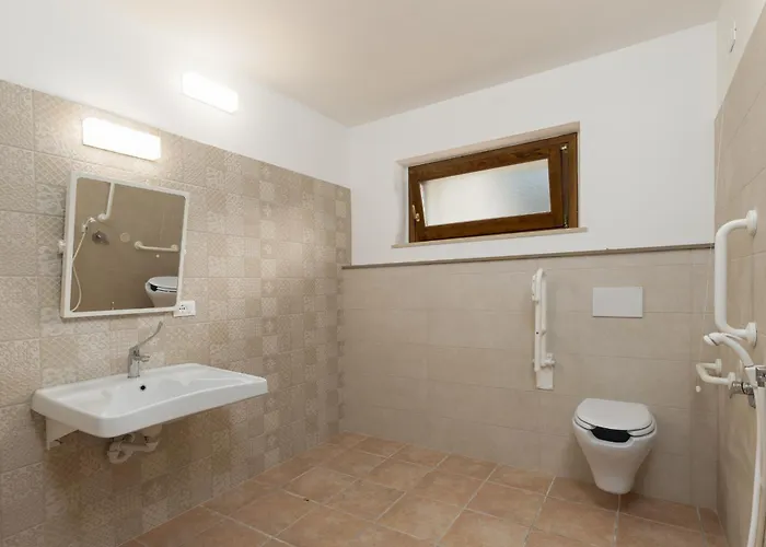 Cusano 18, Emma Villa Abbateggio