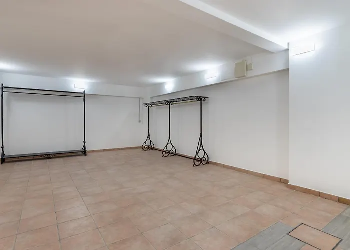 Cusano 18, Emma Villa *