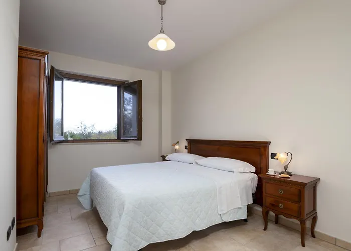 Villa Cusano 18, Emma